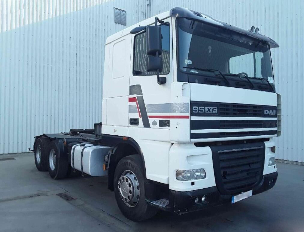 الموديل DAF 95XF 530