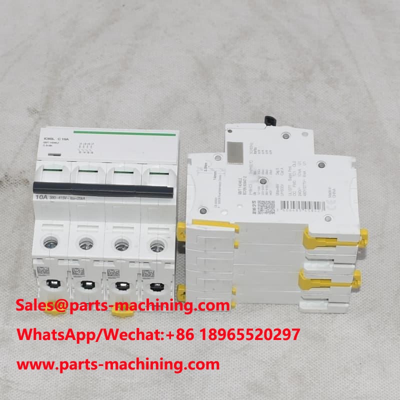 قاطع دائرة مصغر IC65L-C10A-4P IC65L-C10A4P 15 كيلو أمبير 4 أقطاب 10 أمبير