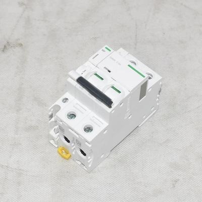 مفتاح قاطع الدائرة الكهربائية IC65N ثنائي القطب 6 أمبير 400 فولت 6 كيلو أمبير